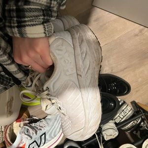 HOKA SE - leather material